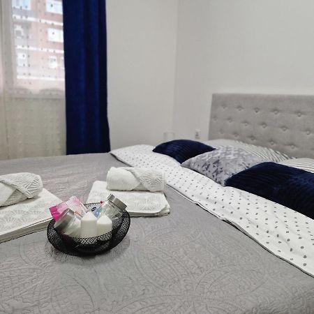 Apartman Astra Sremska Mitrovica Exterior foto