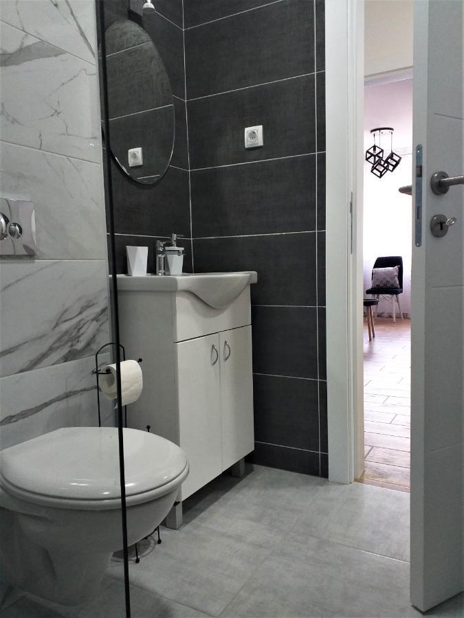 Apartman Astra Sremska Mitrovica Exterior foto