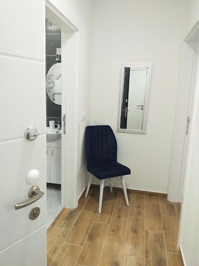 Apartman Astra Sremska Mitrovica Exterior foto