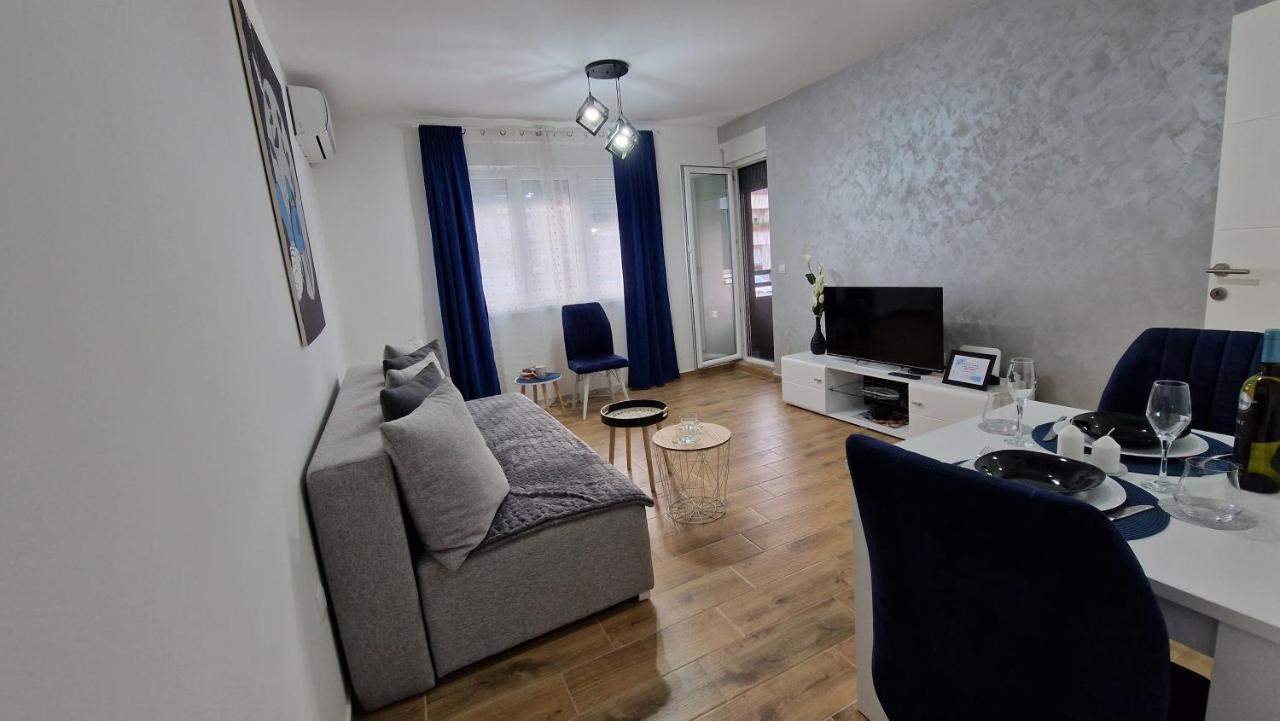 Apartman Astra Sremska Mitrovica Exterior foto