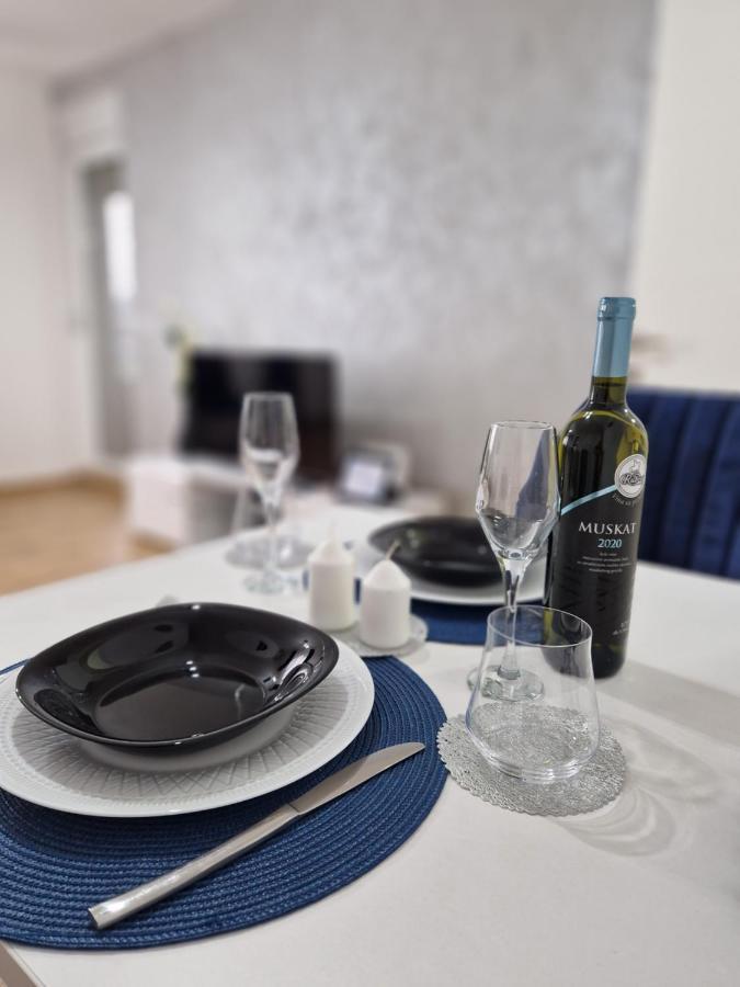Apartman Astra Sremska Mitrovica Exterior foto